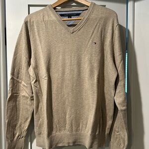 Tommy Hilfiger Vneck sweater size large
